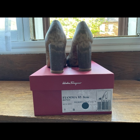 Stunning shoes, super versatile but they are now too small for me - Picture 3 of 4